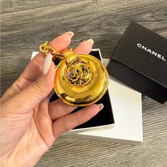 CHANEL Vintage Gold CC Crescent Pendant Chain Necklace